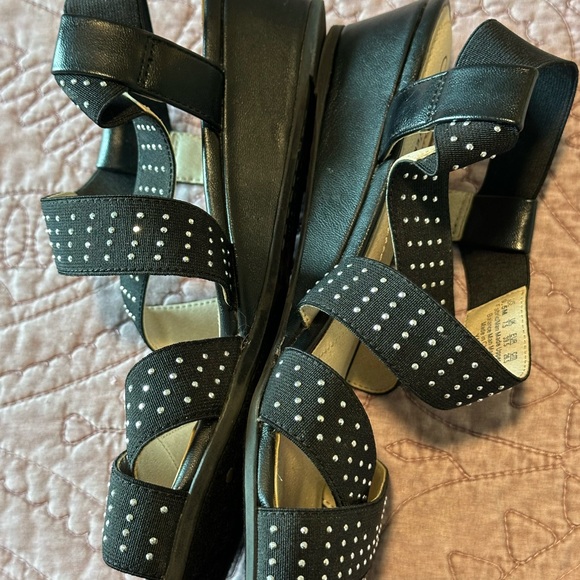 Life Stride Black Sandals with Studded Straps - Picture 6 of 8